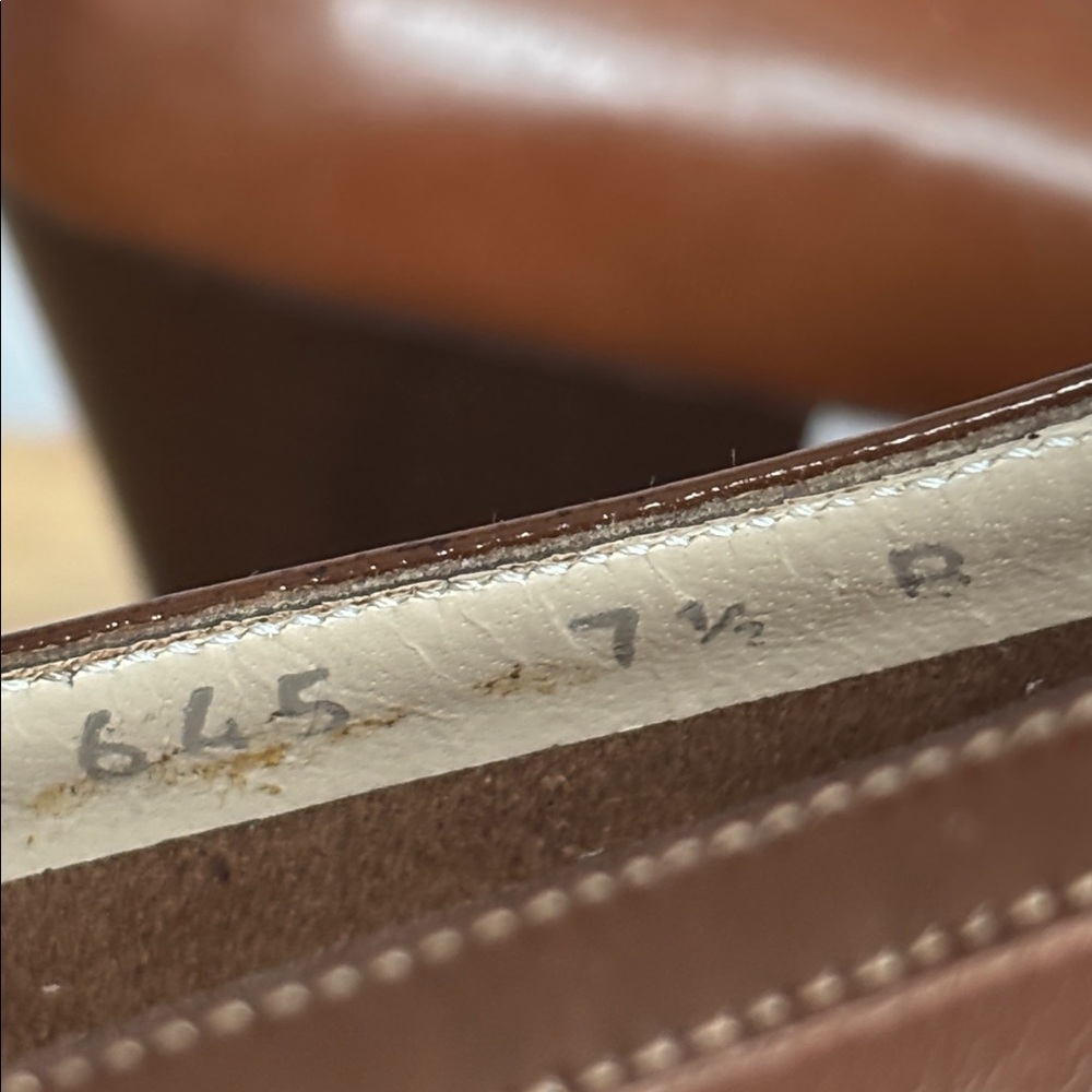 Salvatore Ferragamo Vintage Brown Calfskin Leather Pumps Gold-tone Logo Accent - Picture 7 of 8